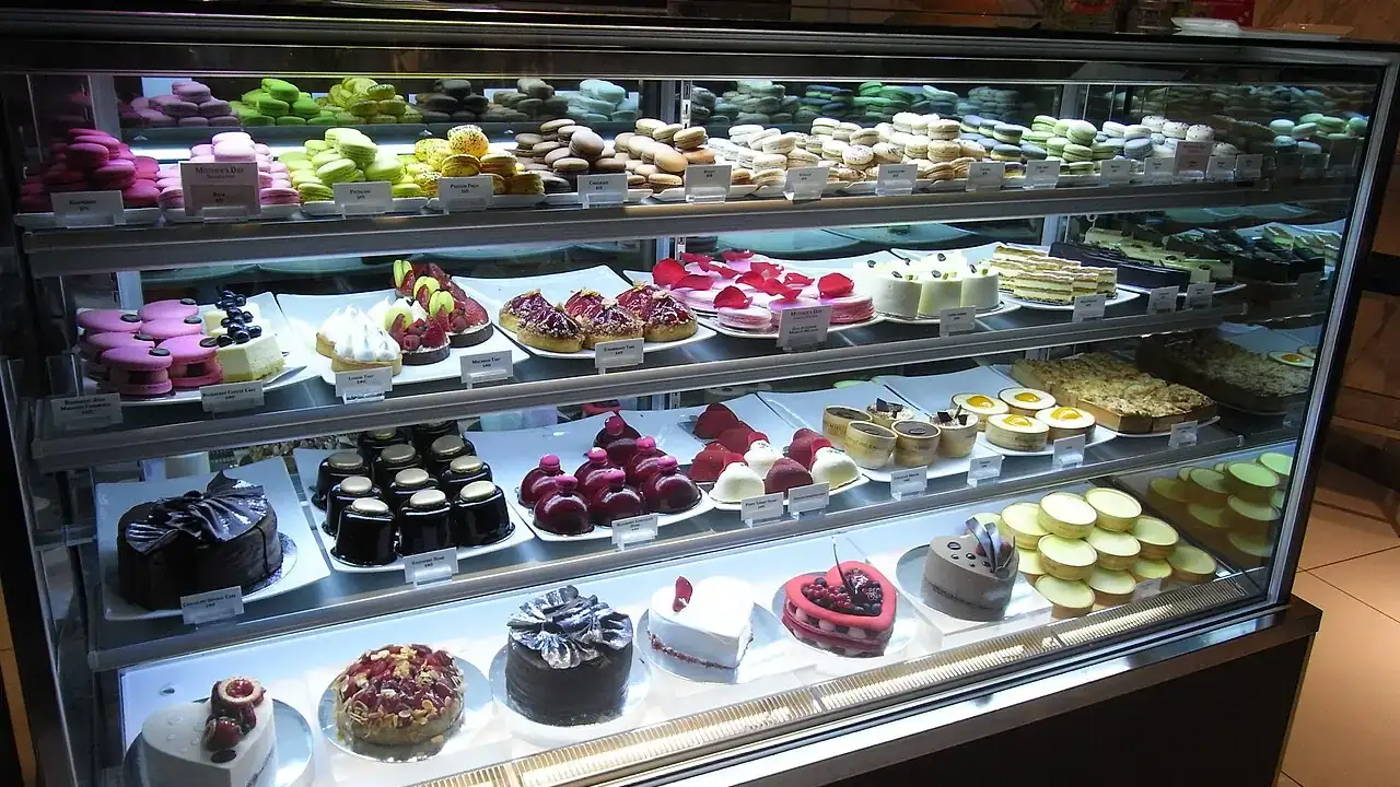 Patisserie cabinet